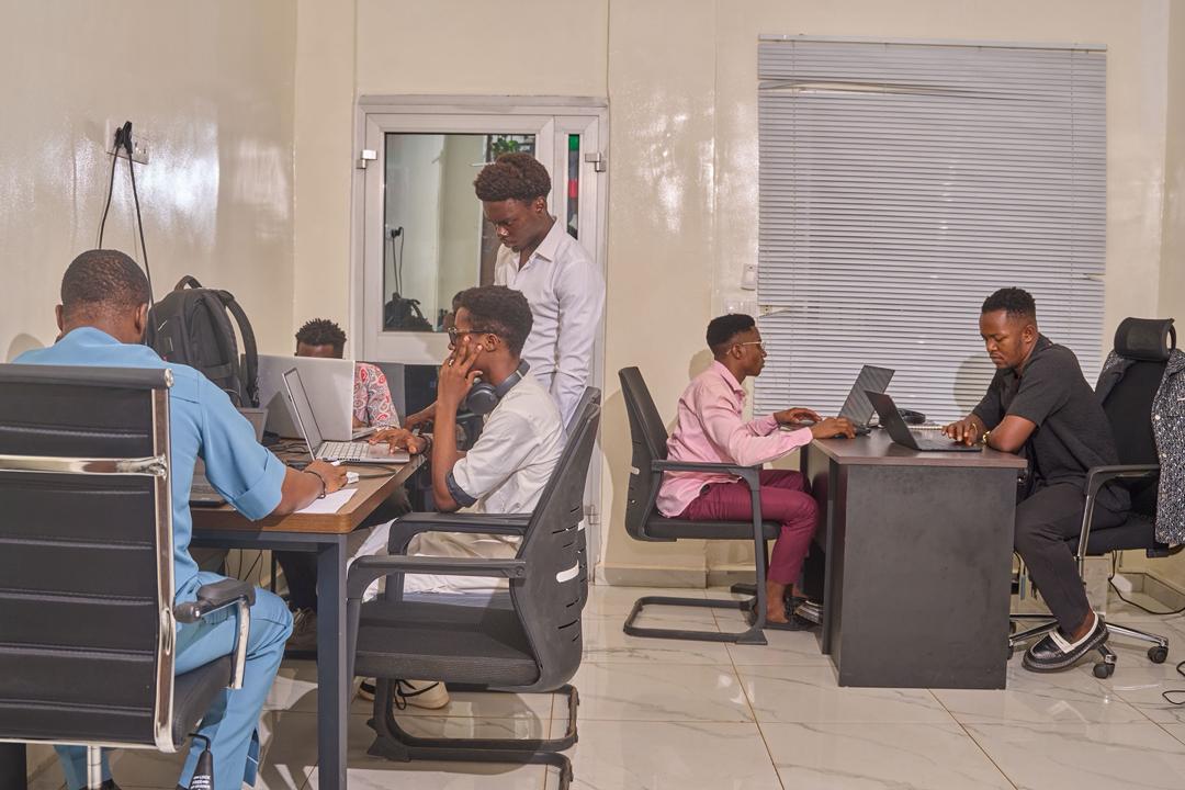 La collaboration au cœur de New Vision Creatives — chaque bureau, un espace de transformation